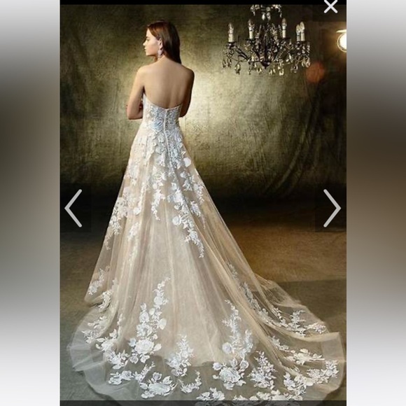 Blue by Enzoani Lili Wedding Dress - Picture 6 of 13